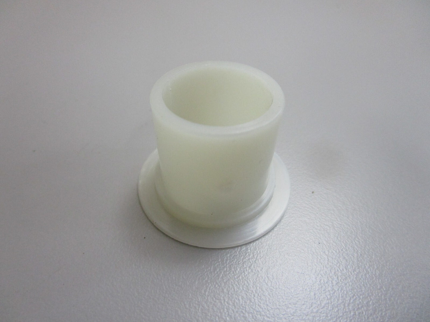 *NEW OEM* 0810 Volvo Penta Bushing 853223