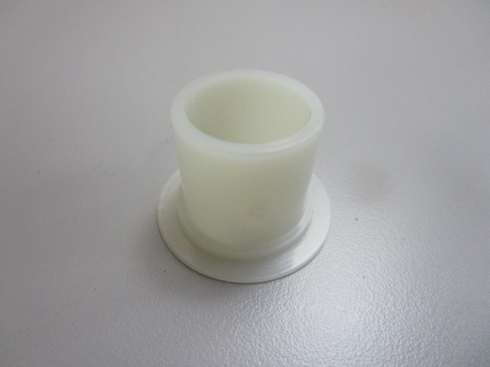 *NEW OEM* 0810 Volvo Penta Bushing 853223