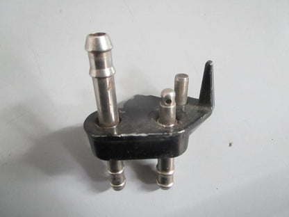 NEW OEM 394313 0394313 OMC Johnson Evinrude Fuel Connector 0820