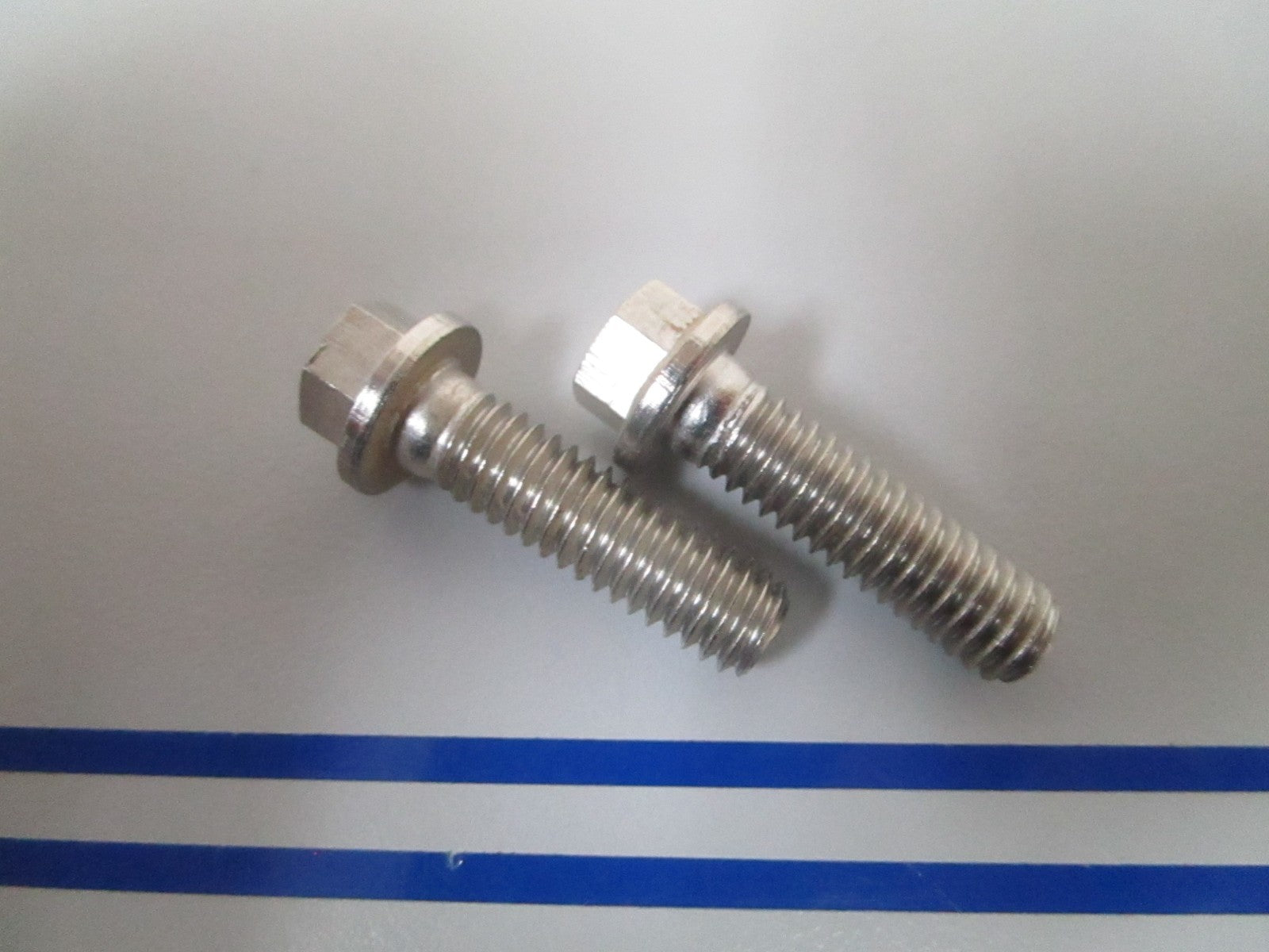 NEW OEM (LOT OF 2) 123018 0123018 OMC Johnson Evinrude Screw 0810