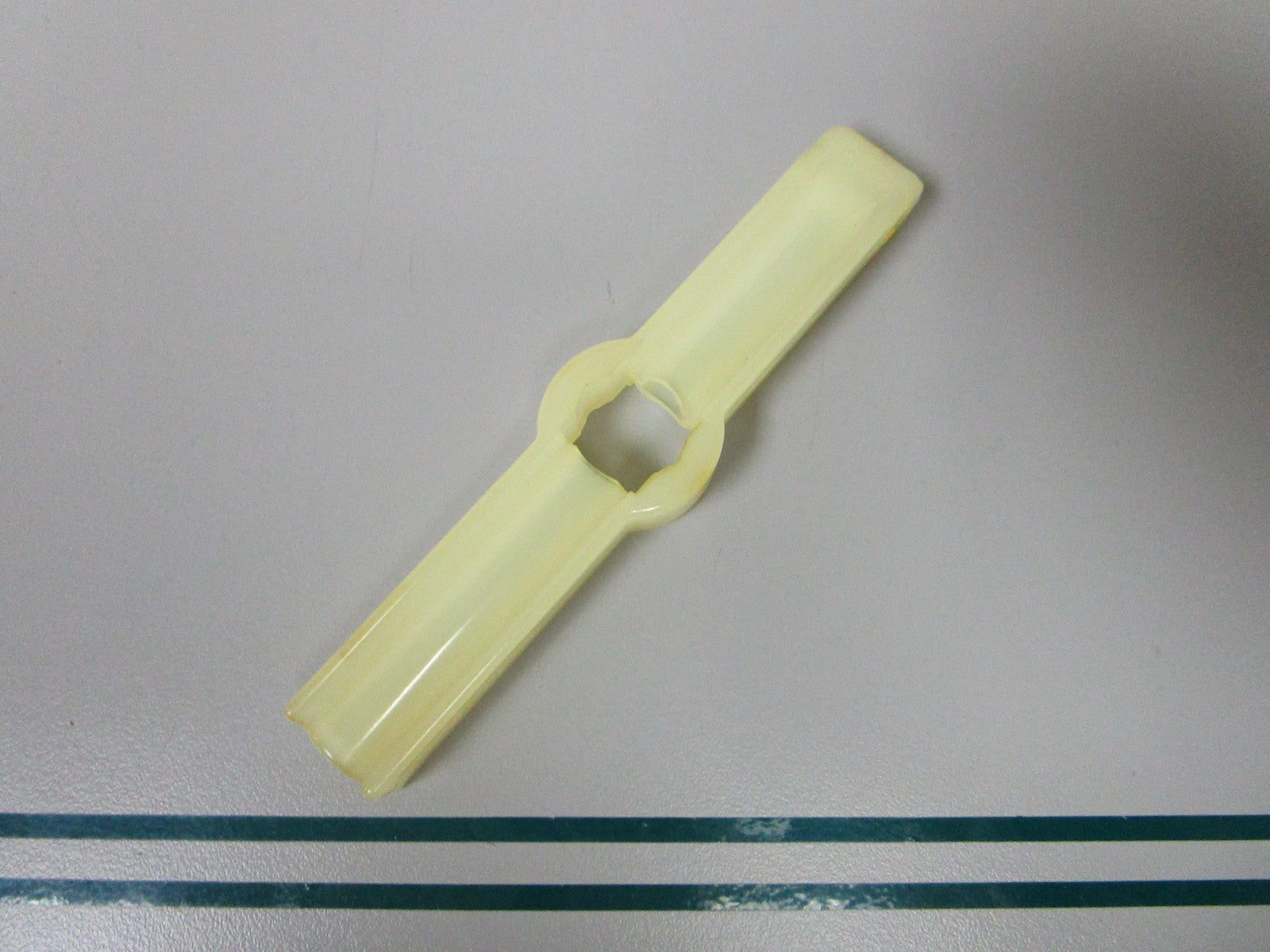 NEW OEM 308034 0308034 OMC Johnson Evinrude Casing Guide 0810