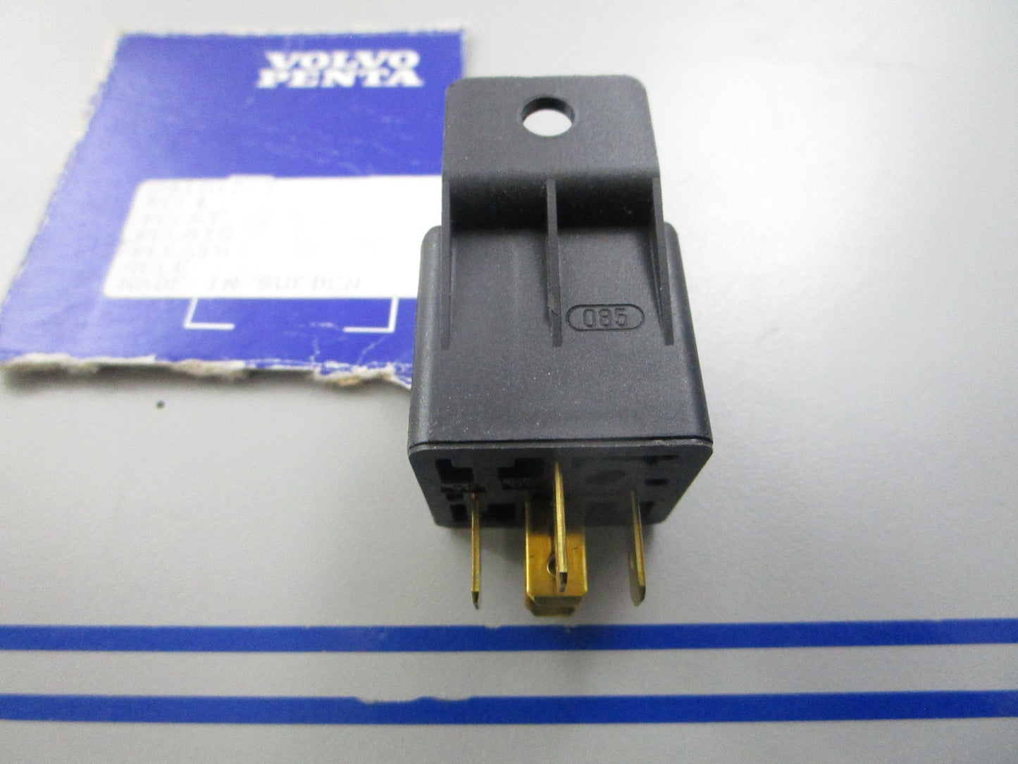 *NEW OEM* 0810 Volvo Penta Relay 241817
