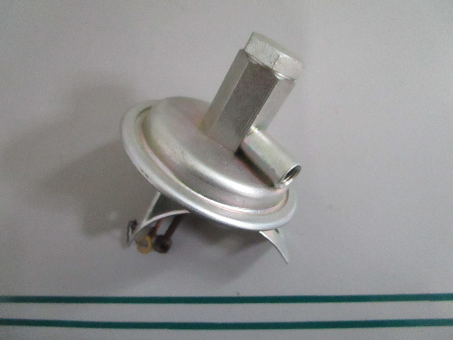 NEW OEM 0001581018 1237121301 Mercedes-Benz Bosch Vacuum Box 0820
