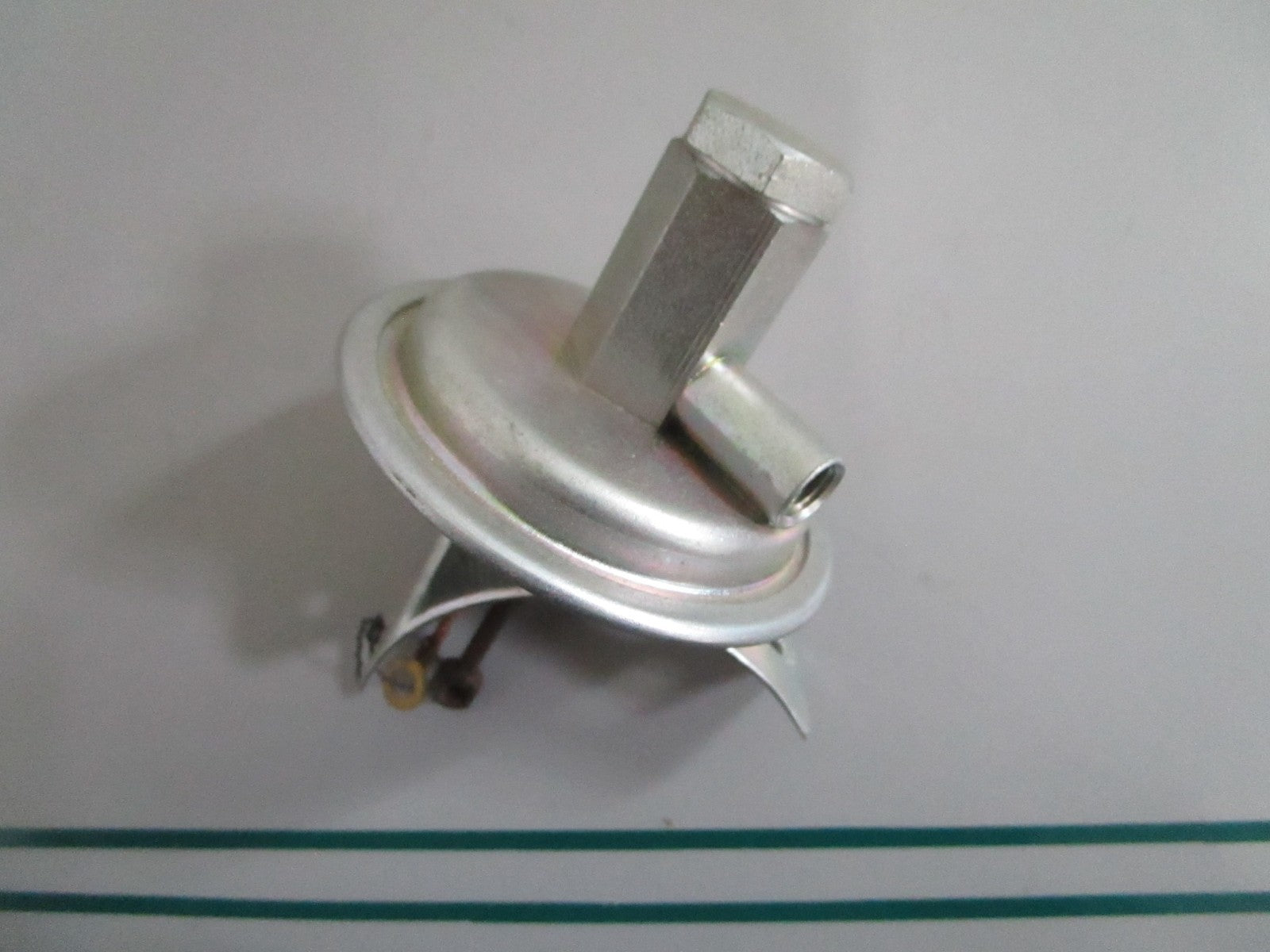 NEW OEM 0001581018 1237121301 Mercedes-Benz Bosch Vacuum Box 0820