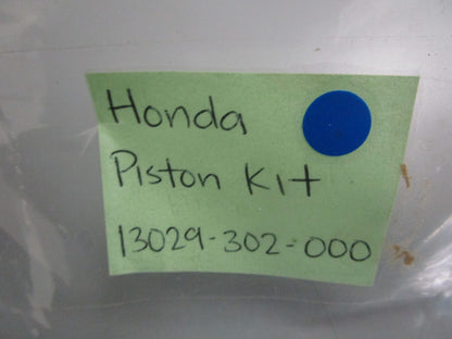 *NEW OEM* 0820 Honda Piston Kit 13029-302-000