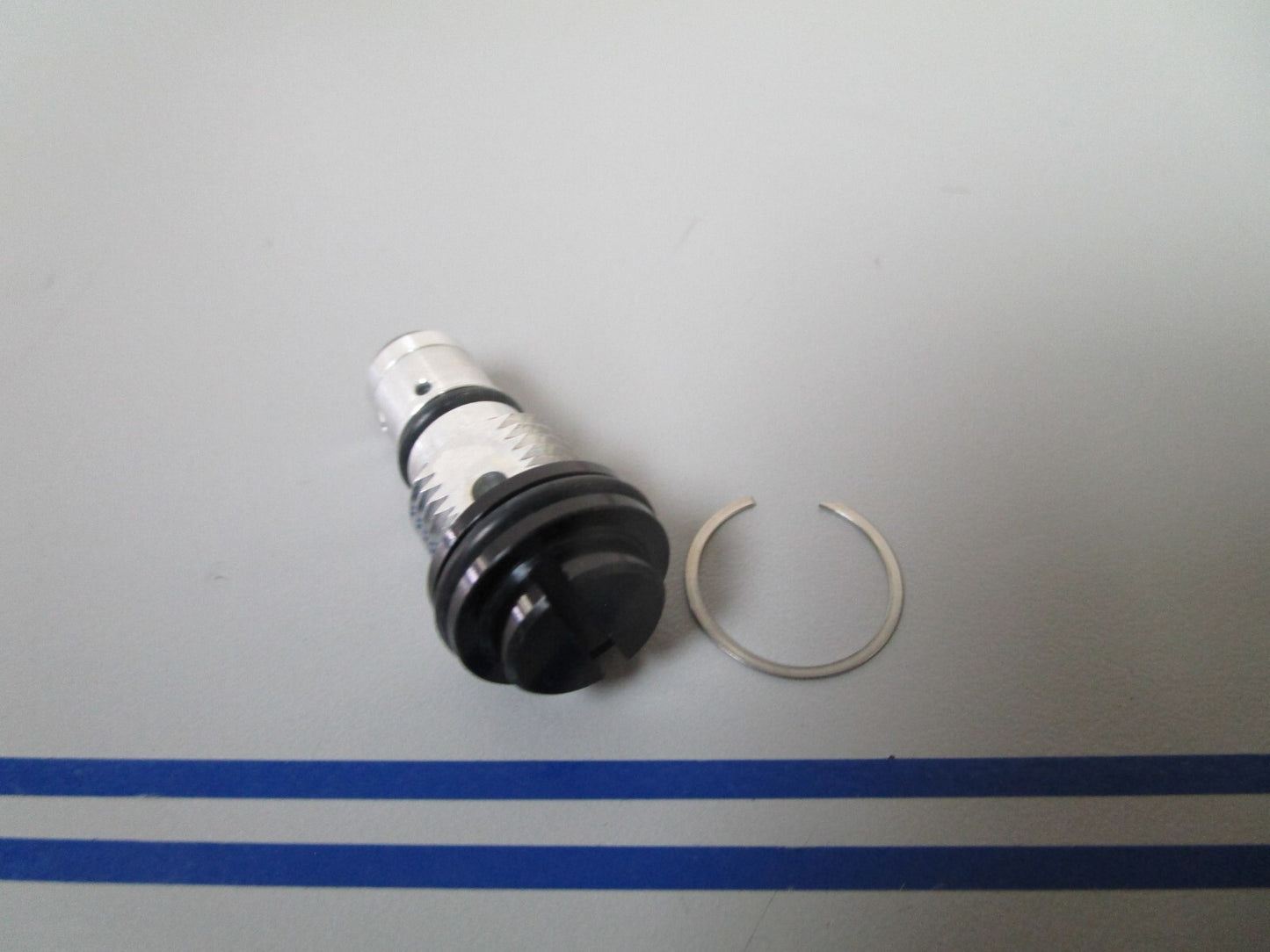 *NEW OEM* 0720 OMC Johnson Evinrude Main Release Valve 5005830