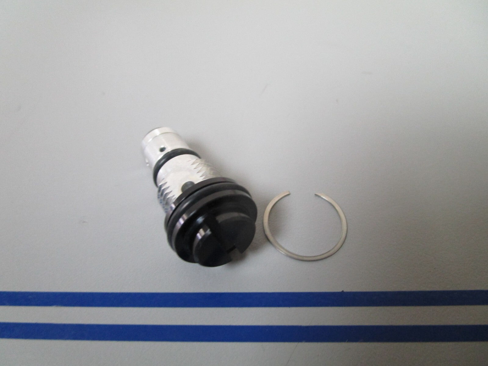 *NEW OEM* 0720 OMC Johnson Evinrude Main Release Valve 5005830