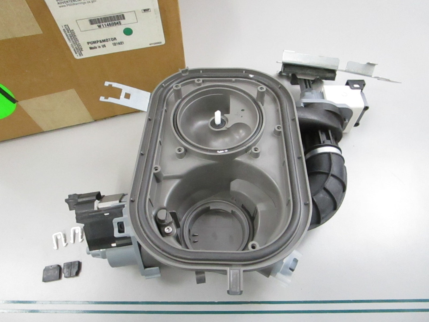 NEW OEM W11460945 Whirlpool Pump & Motor 0810