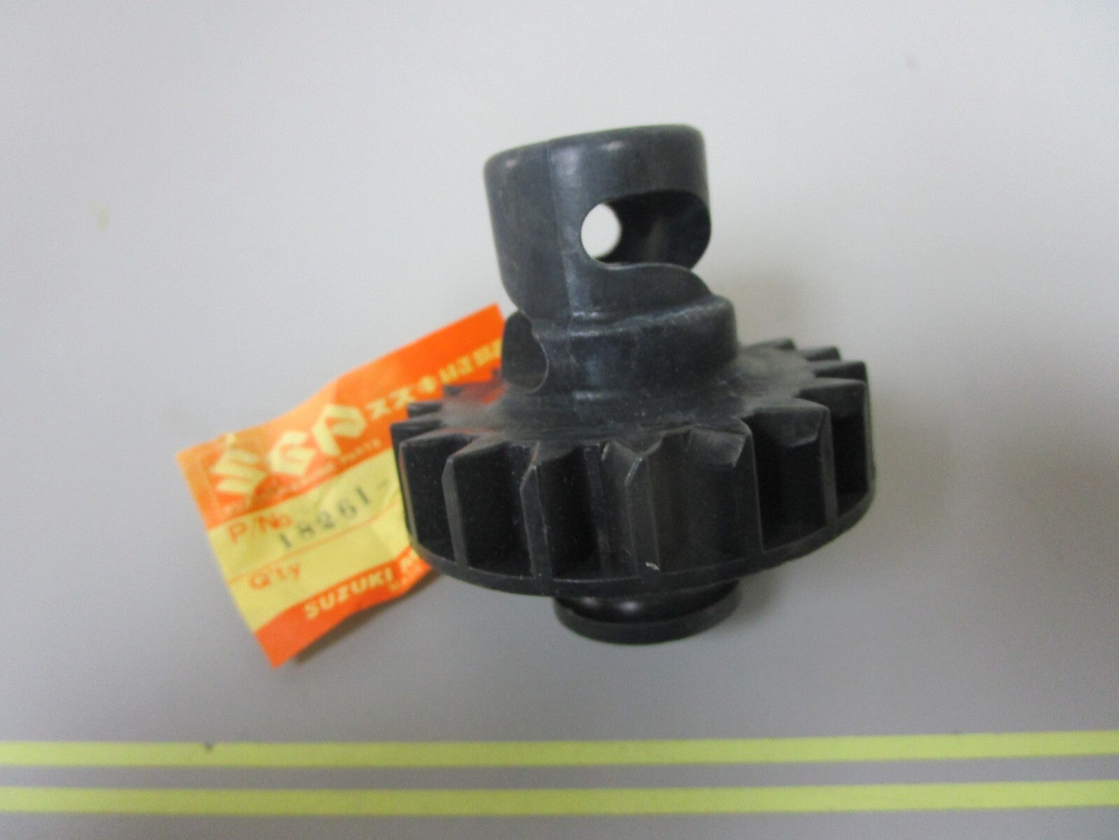 *NEW OEM* 0720 Suzuki Starter Pinion 18261-98100