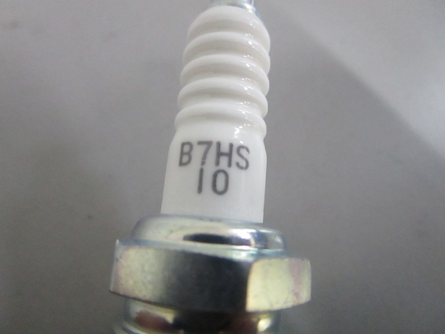 NEW OEM (LOT OF 8) B7HS-10 NGK Spark Plug 0820