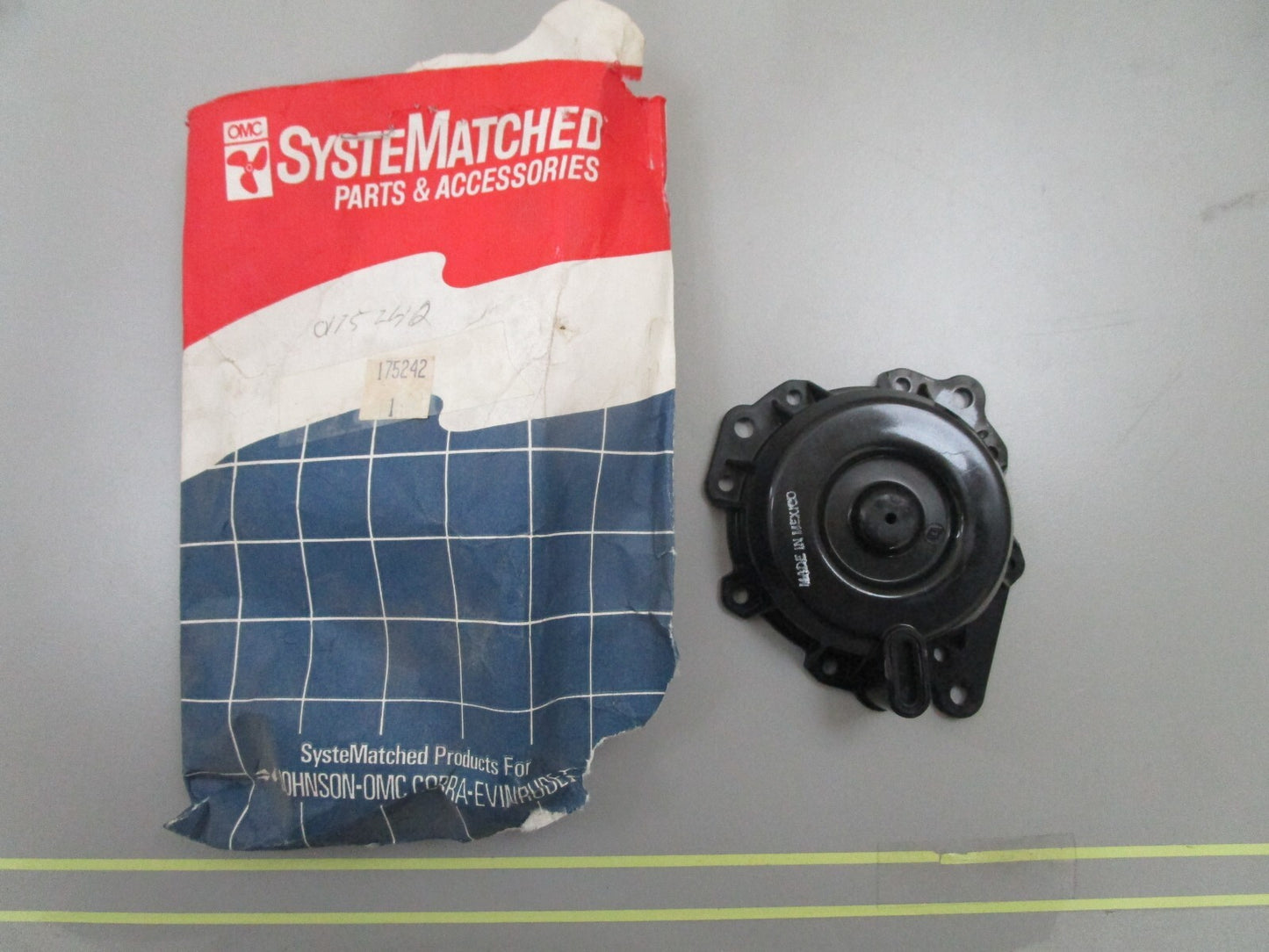 *NEW OEM* 0810 OMC Johnson Evinrude Motor Housing 175242 0175242