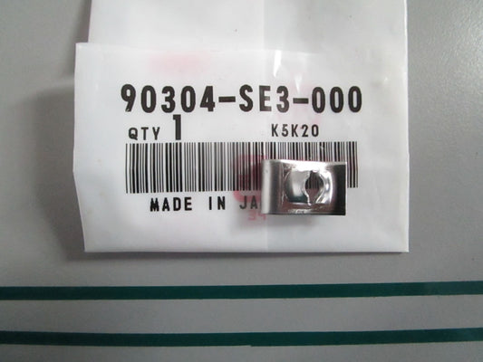 NEW OEM 90304-SE3-000 Honda Clip Nut 0820
