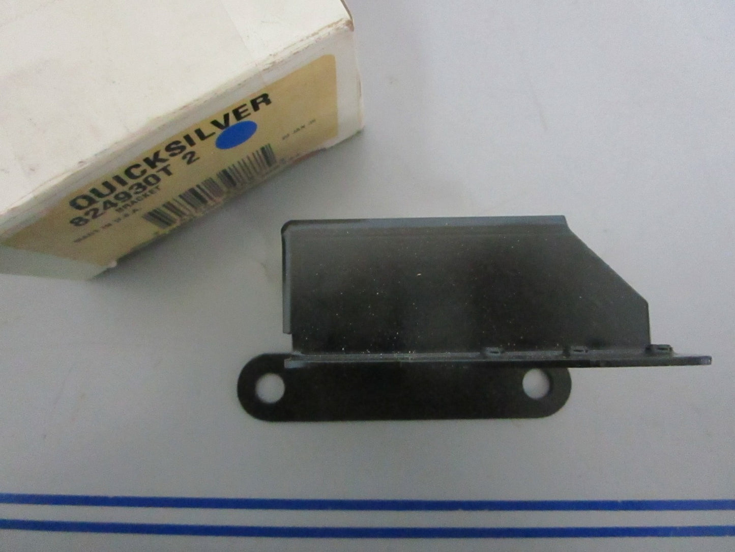 NEW OEM 824930T2 Mercury Quicksilver Bracket 0820