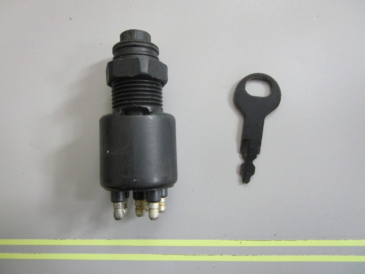 *NEW OEM* 0820 OMC Johnson Evinrude Ignition Switch & Key 5005800