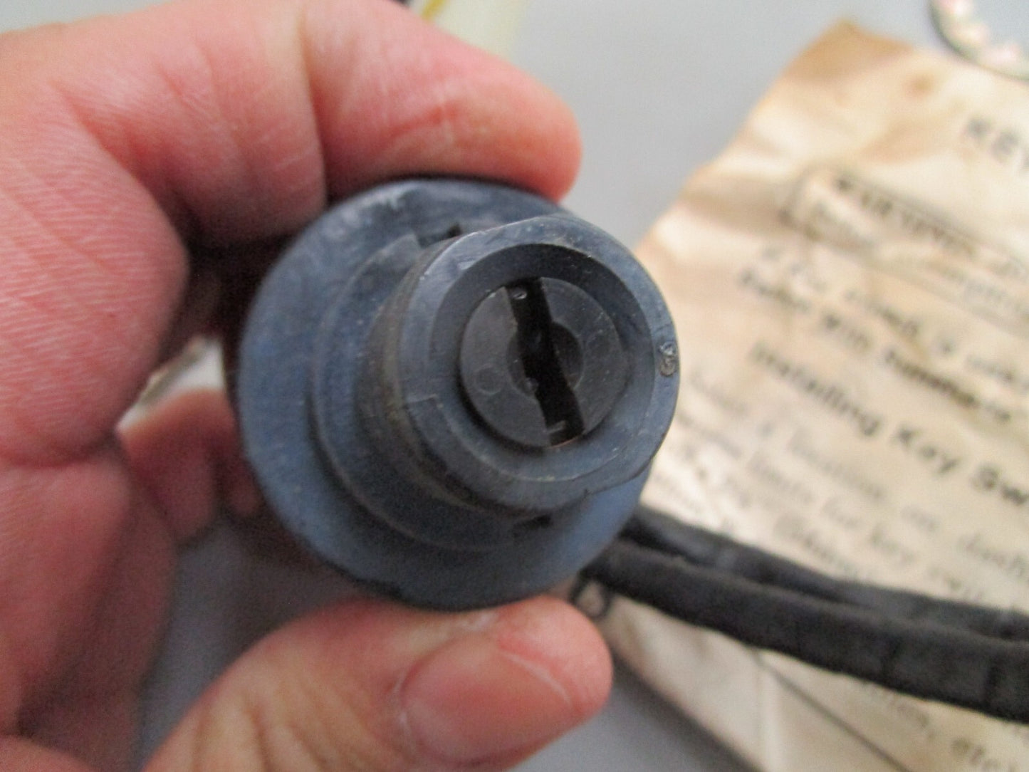 *NEW OEM* 0820 Mercury Quicksilver Key & Switch Assy 54212A7