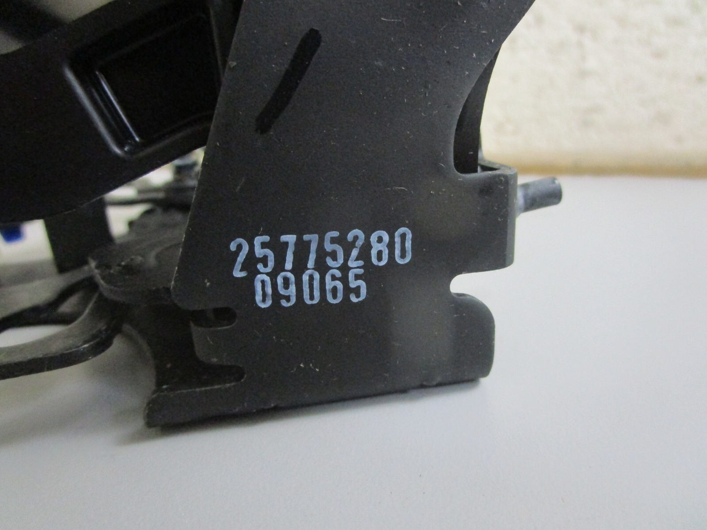 *NEW OEM* 0820 GM Tail Gate Lock Package 1782393