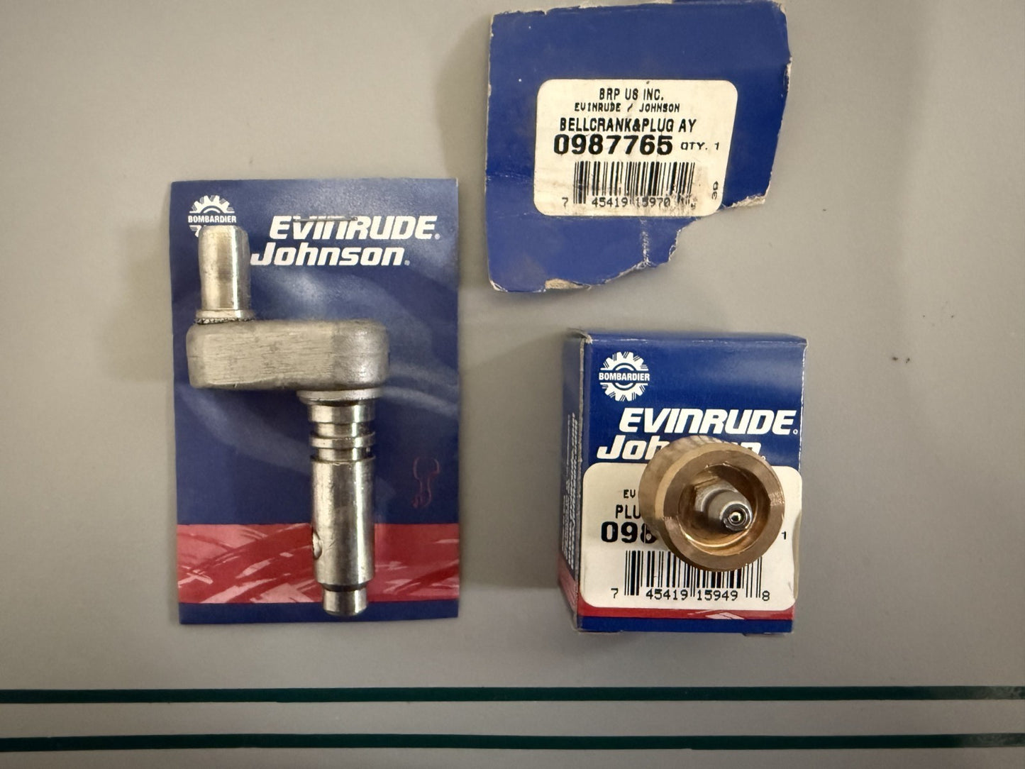 NEW OEM 987765 0987765 OMC Johnson Evinrude Bellcrank & Plug Assy 0820