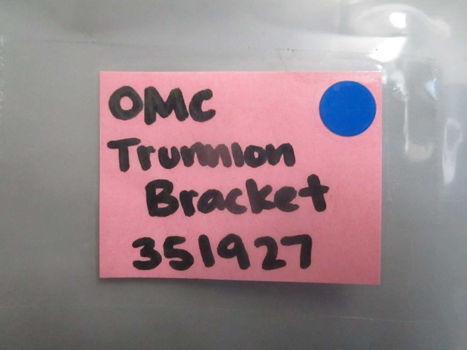 *NEW OEM* 0820 OMC Johnson Evinrude Trunnion Bracket 351927 0351927