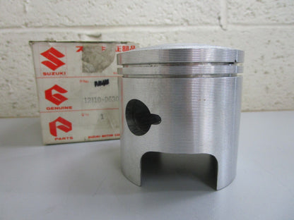 *NEW OEM* 0820 Suzuki Piston 12110-96303
