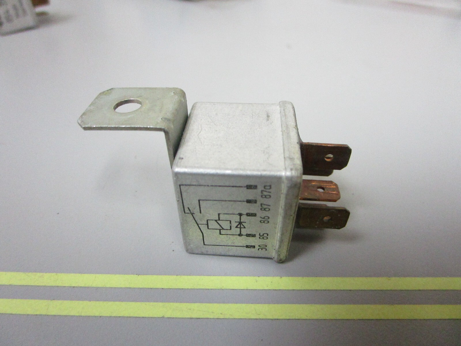 *NEW OEM* 0810 Volvo Penta Relay 854357