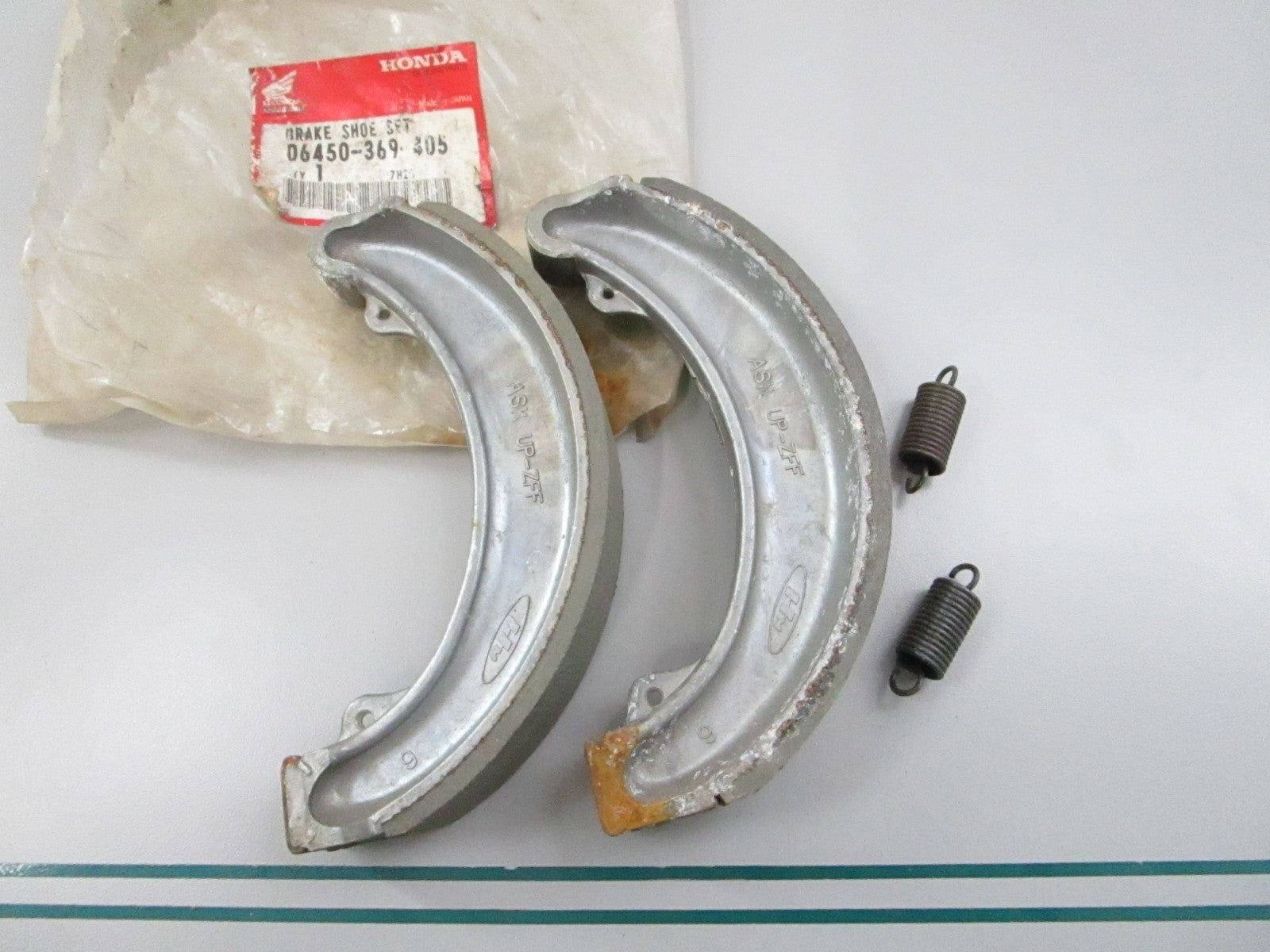 NEW OEM 06450-369-405 Honda Brake Shoe Set 0810
