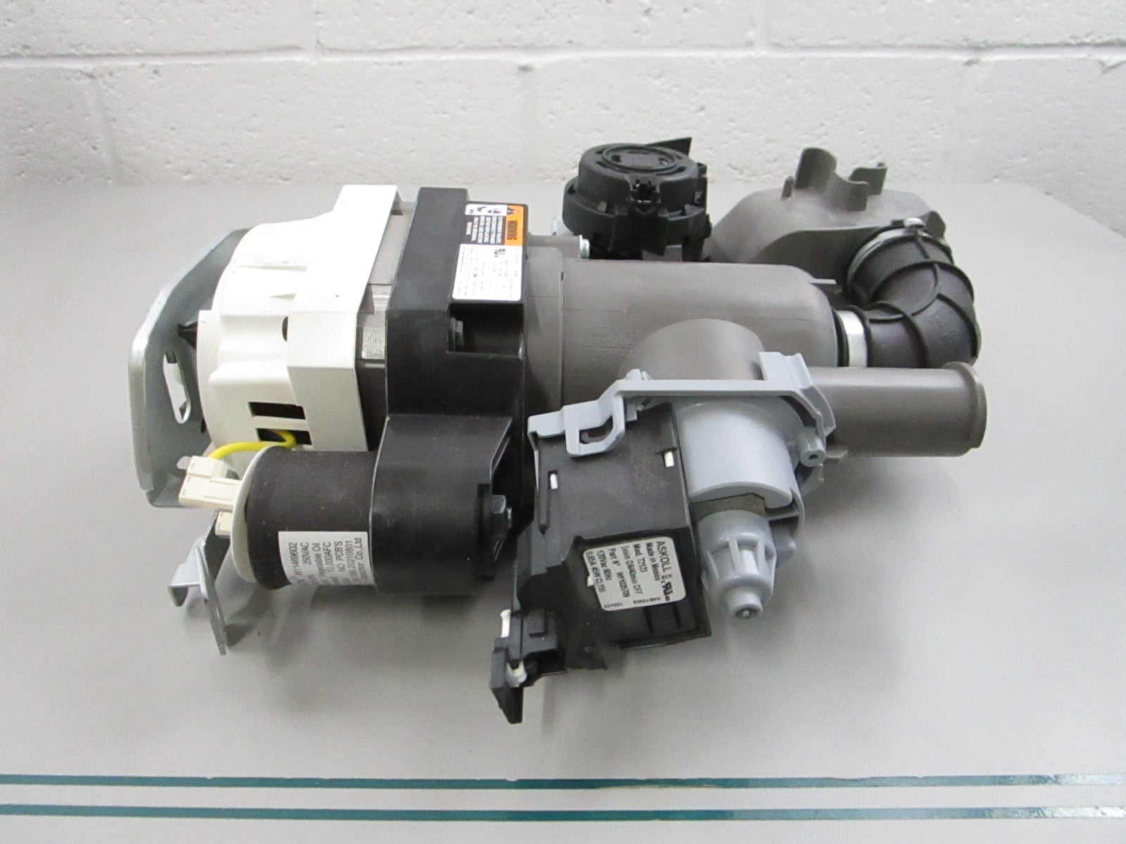 NEW OEM W11416362 Whirlpool Pump & Motor Assembly 0810