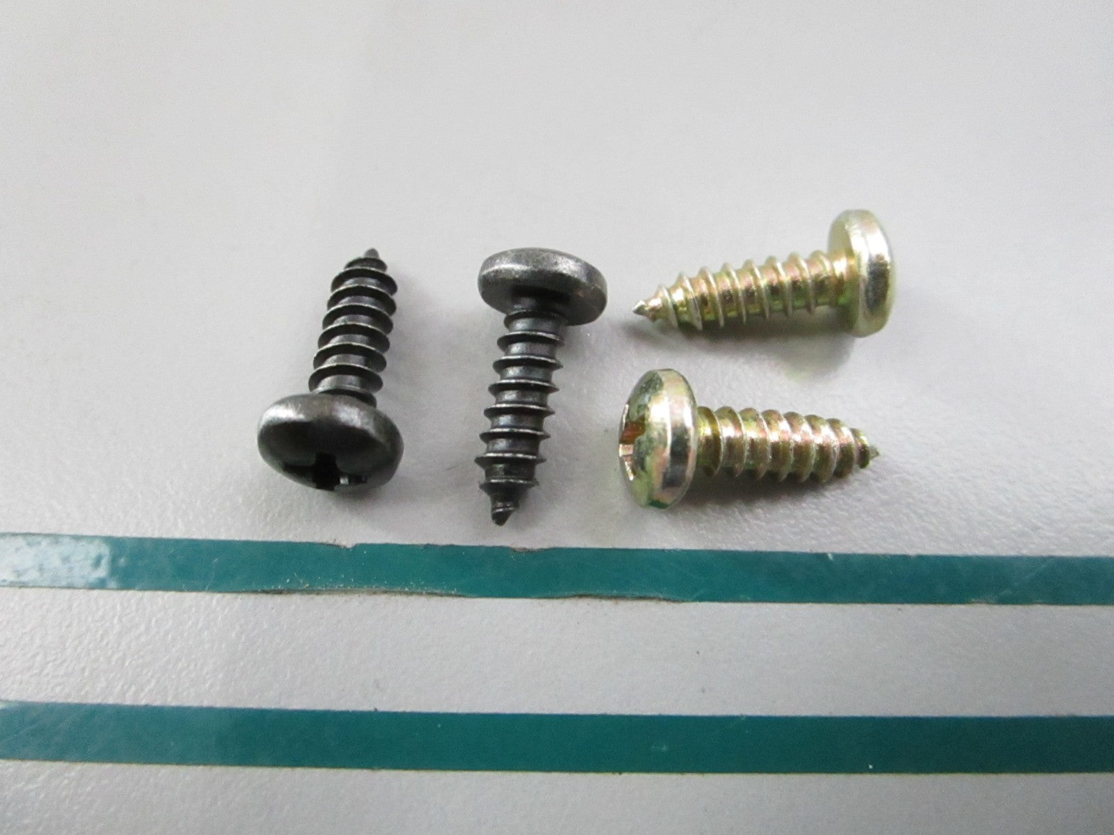 NEW OEM (LOT OF 4) 955127 Volvo Penta Screw 0810