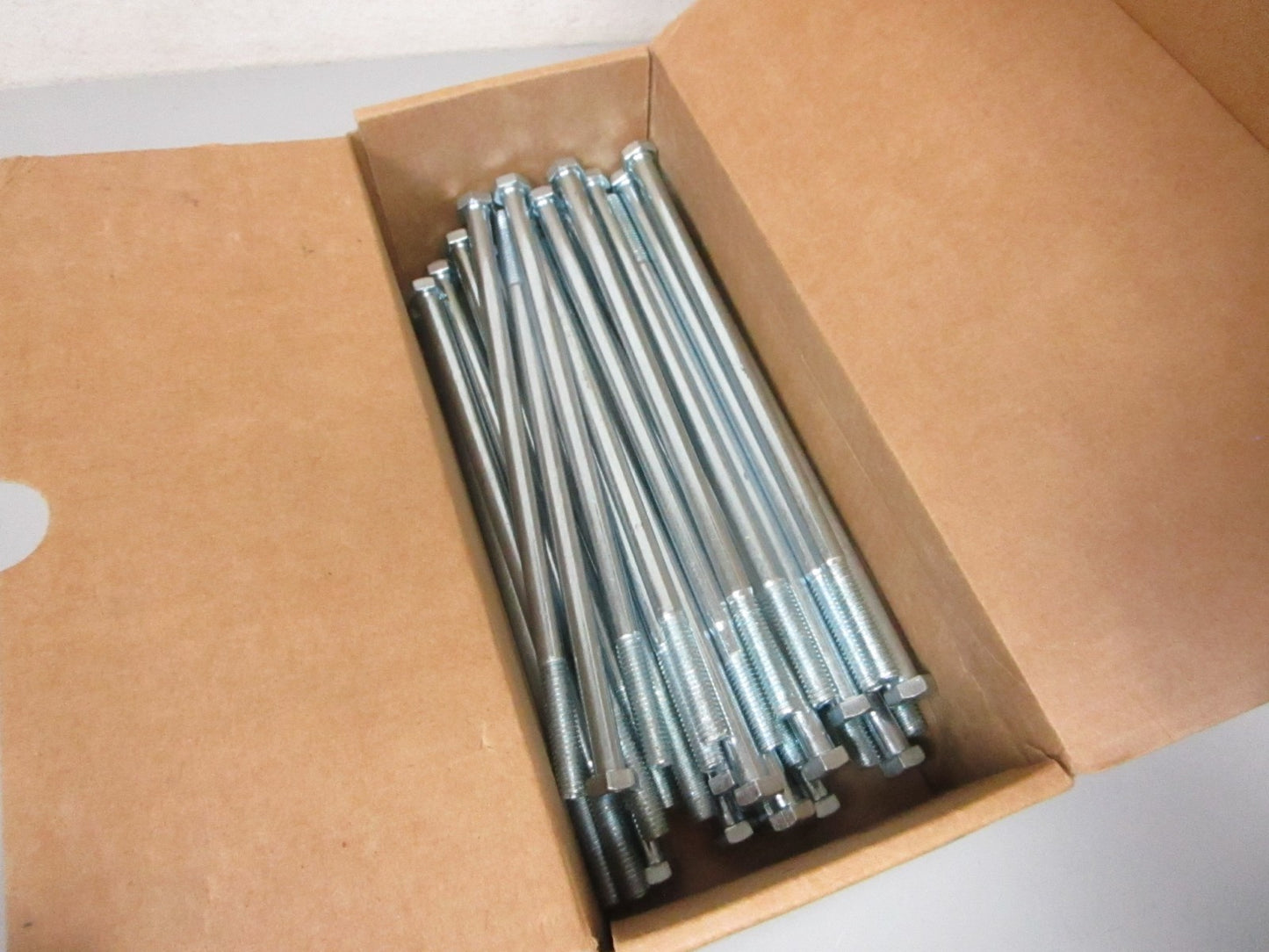 NEW 04396 Midwest 40 Piece Carton 3/8-16 x 9 inch Zinc Hex Bolt 0720