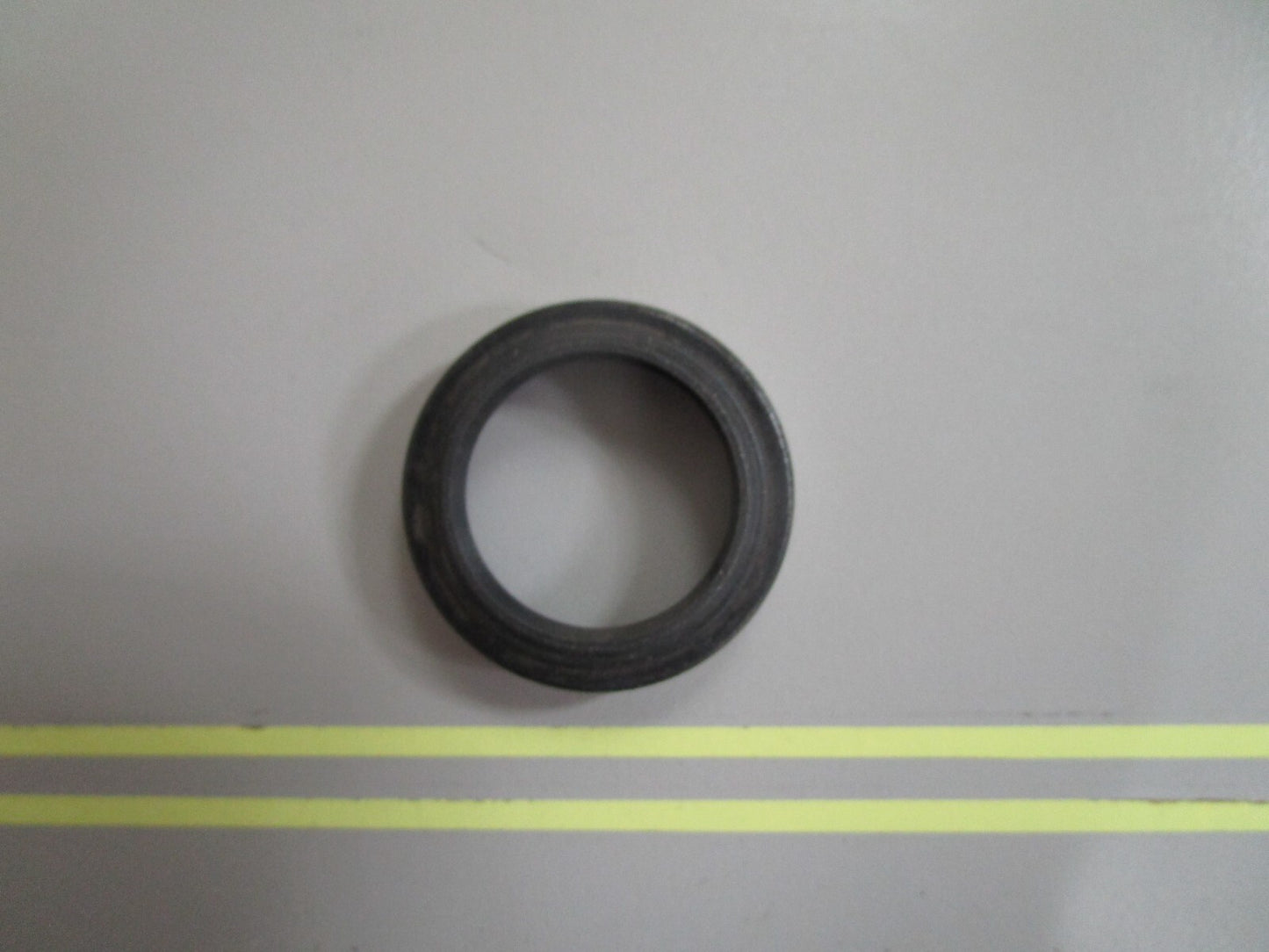 *NEW OEM* 0810 OMC Johnson Evinrude Oil Seal 305987 0305987