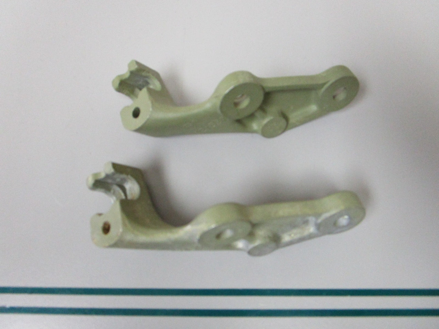 NEW OEM (LOT OF 2) 321637 0321637 OMC Johnson Evinrude Shift Bracket 0810