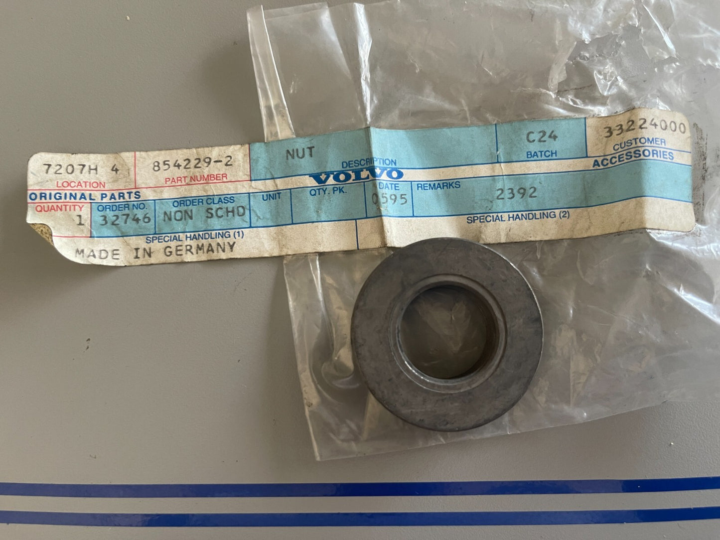 *NEW OEM* 0720 Volvo Penta Nut 854229