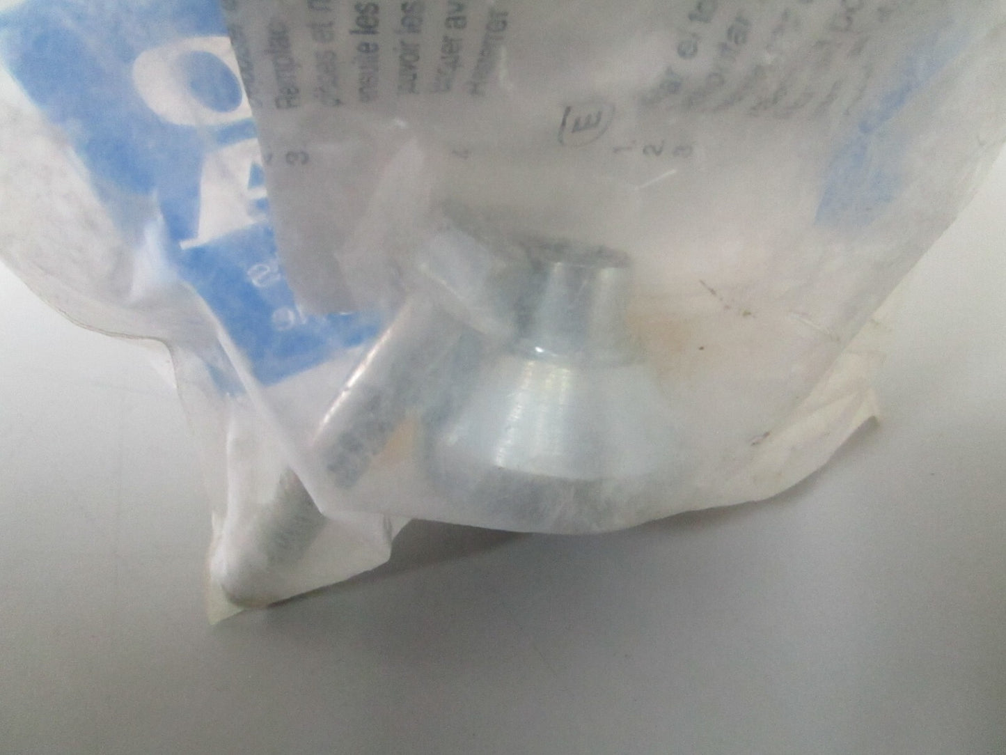 *NEW OEM* 0810 Volvo Penta Mounting Kit 876562