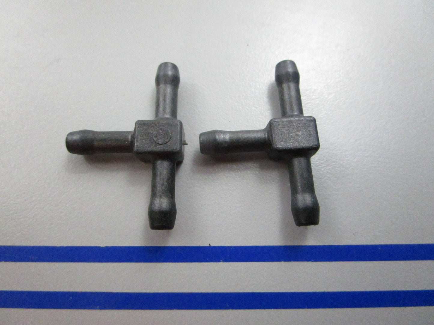 NEW OEM (LOT OF 2) 313537 0313537 OMC Johnson Evinrude Tee Fitting 0810