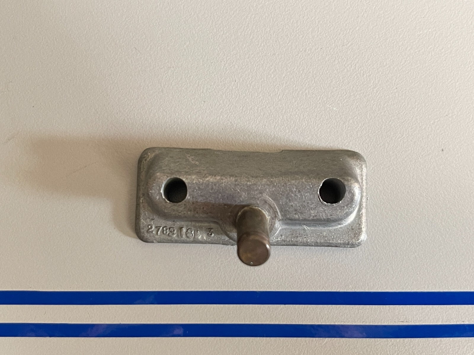 *NEW OEM* 0810 OMC Johnson Evinrude Lower Mount 278318 0278318