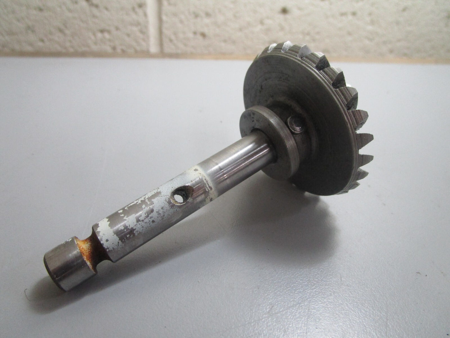 *NEW OEM* 0820 OMC Johnson Evinrude Shaft & Gear Ay 382222 0382222