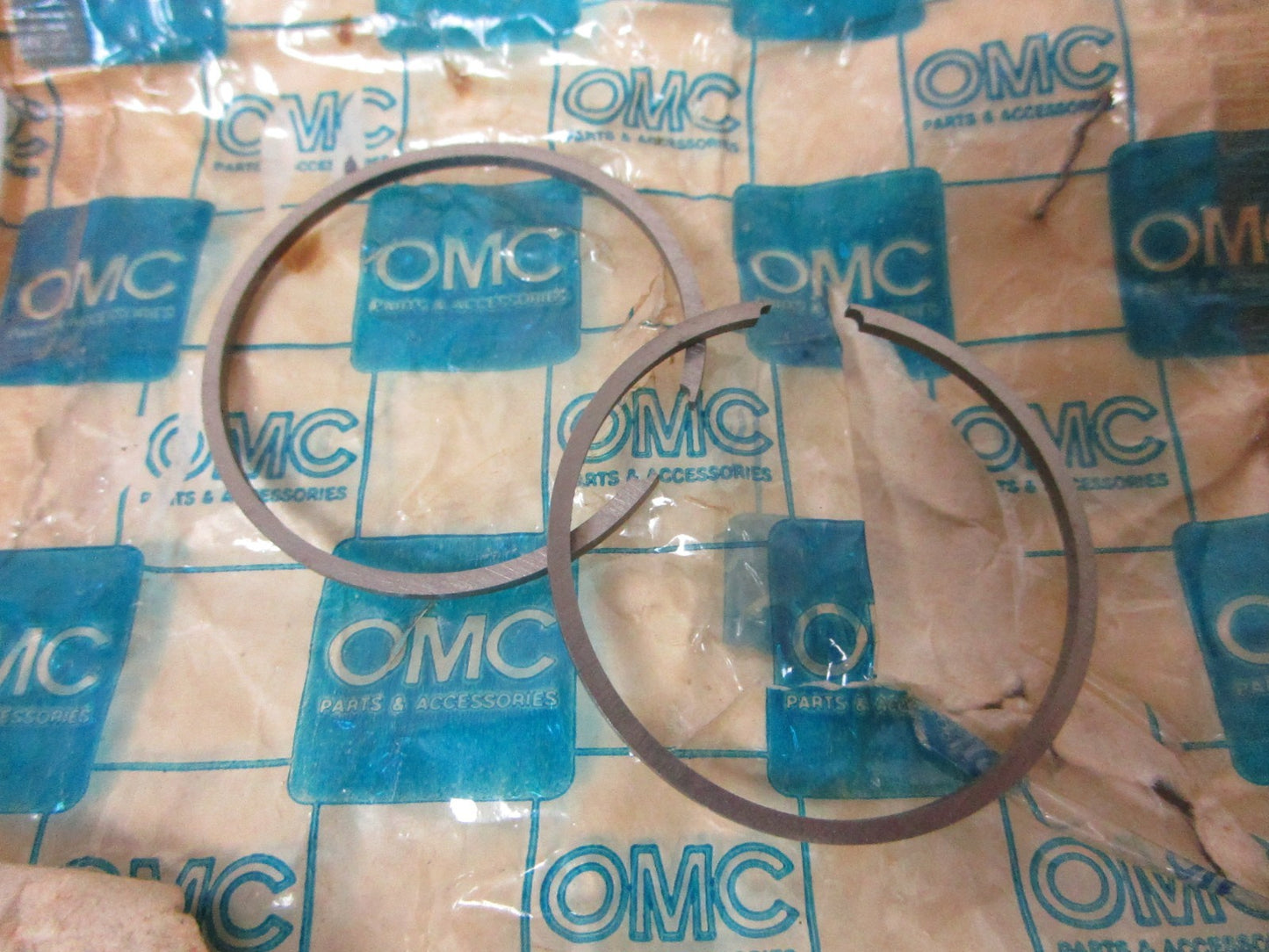 NEW OEM 383921 0383921 OMC Johnson Evinrude 2 Piston Ring .020 Assembly 0720