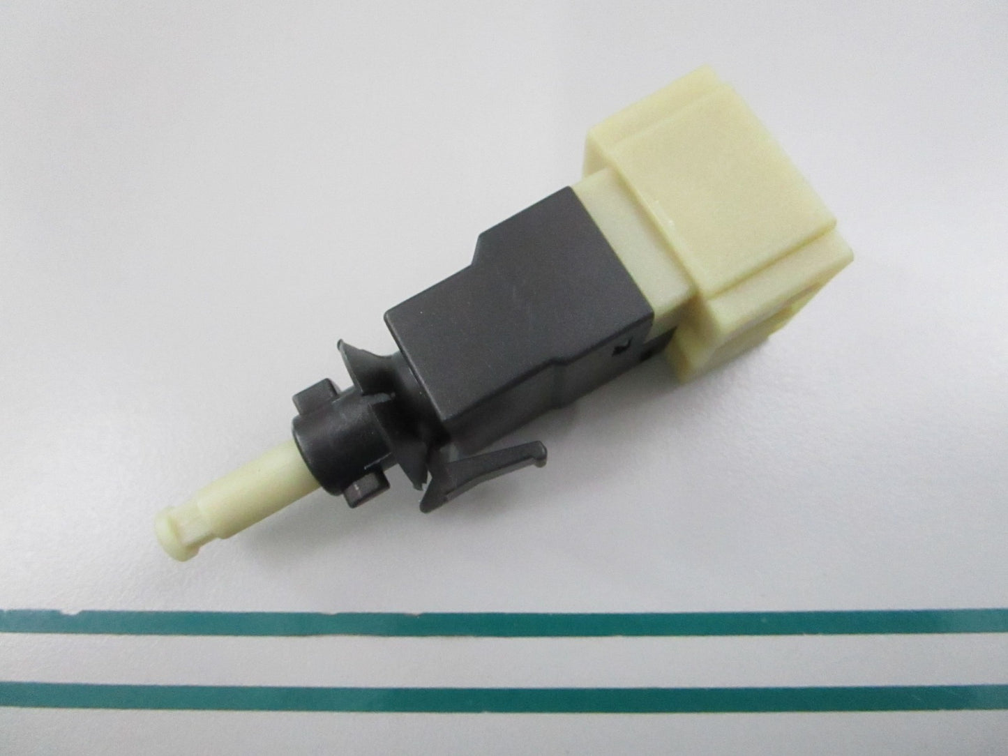 NEW 001 545 6409 URO Parts Brake Light Switch 0810