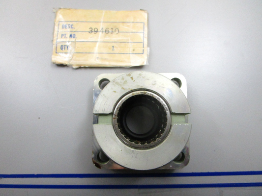 *NEW OEM* 0810 OMC Johnson Evinrude Bearing Housing & Seal 394610 0394610