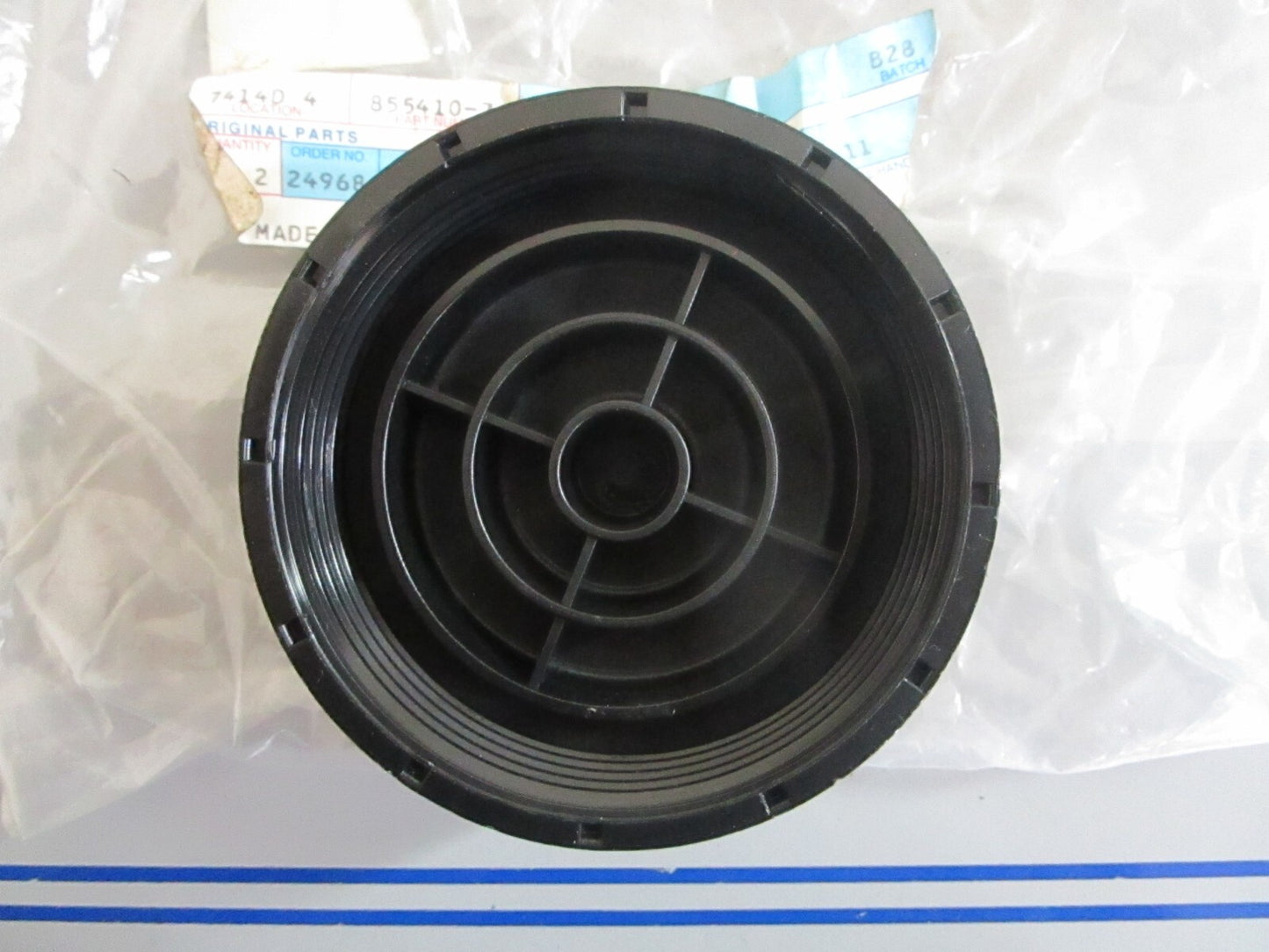 *NEW OEM* 0820 Volvo Penta Cap 855410