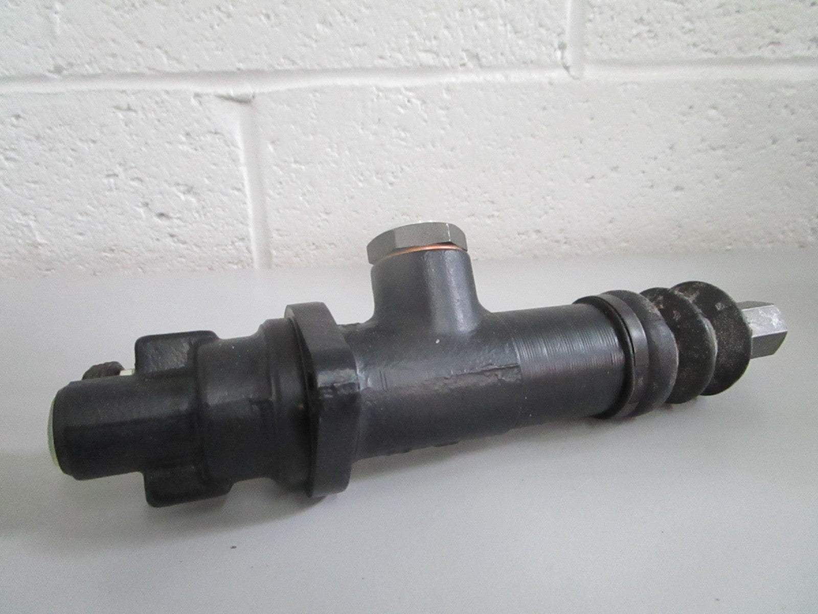 NEW OEM 0004307201 Mercedes-Benz ATE Brake Master Cylinder 0820