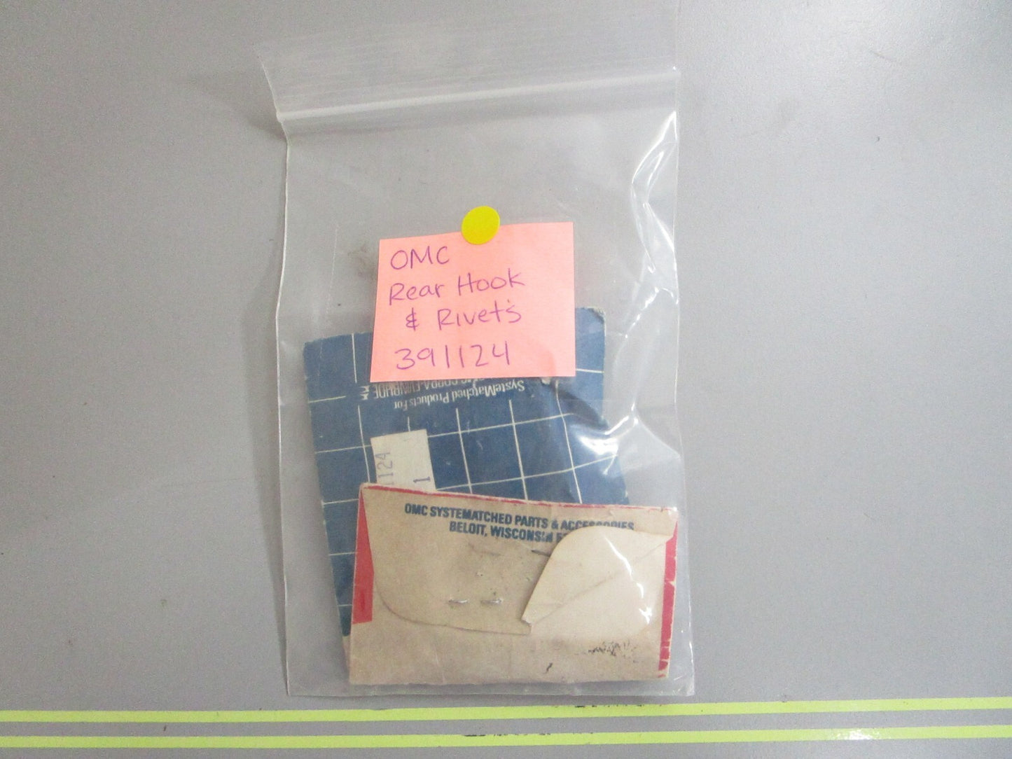 *NEW OEM* 0810 OMC Johnson Evinrude Rear Hook & Rivets 391124 0391124