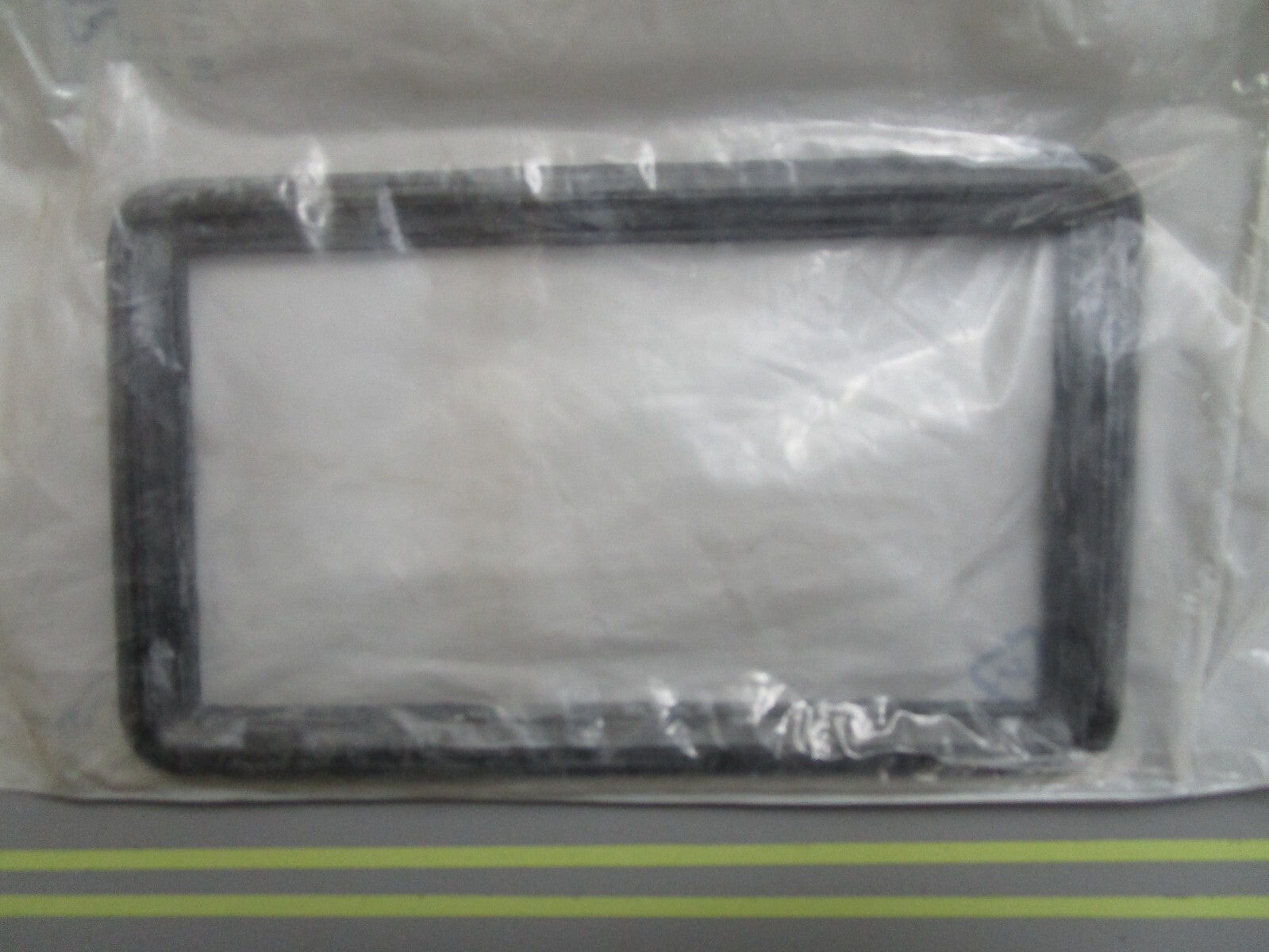 *NEW OEM* 0810 Volvo Penta Sealing Strip 831902