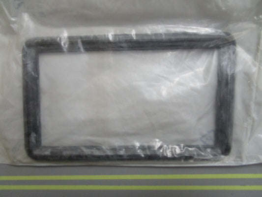 *NEW OEM* 0810 Volvo Penta Sealing Strip 831902