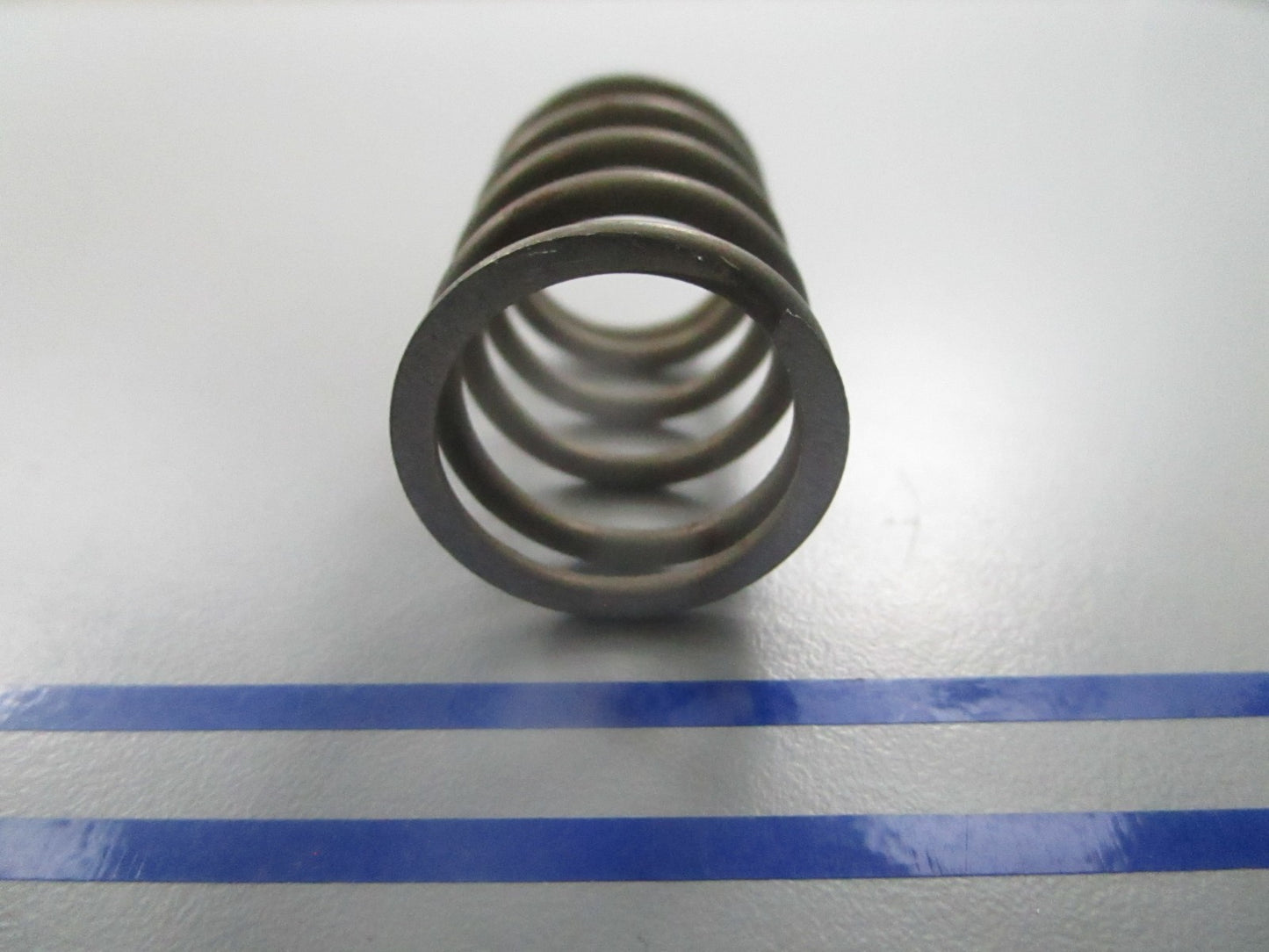 *NEW OEM* 0810 OMC Johnson Evinrude Spring 305591 0305591