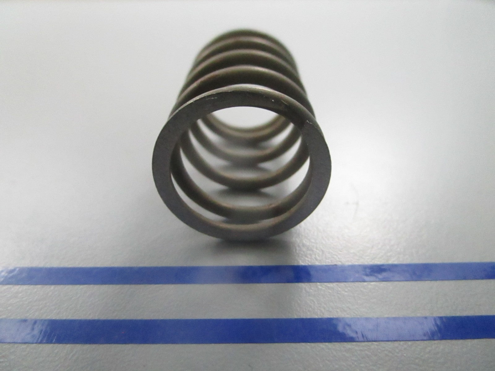 *NEW OEM* 0810 OMC Johnson Evinrude Spring 305591 0305591