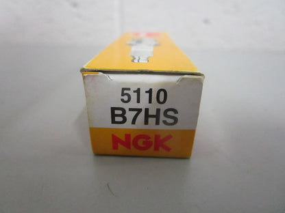 *NEW OEM* (LOT OF 4) 0820 NGK Spark Plug B7HS