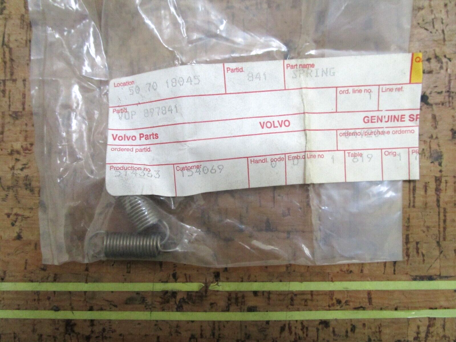 *NEW OEM* (LOT OF 2) 0750 Volvo Penta SPRING 897841