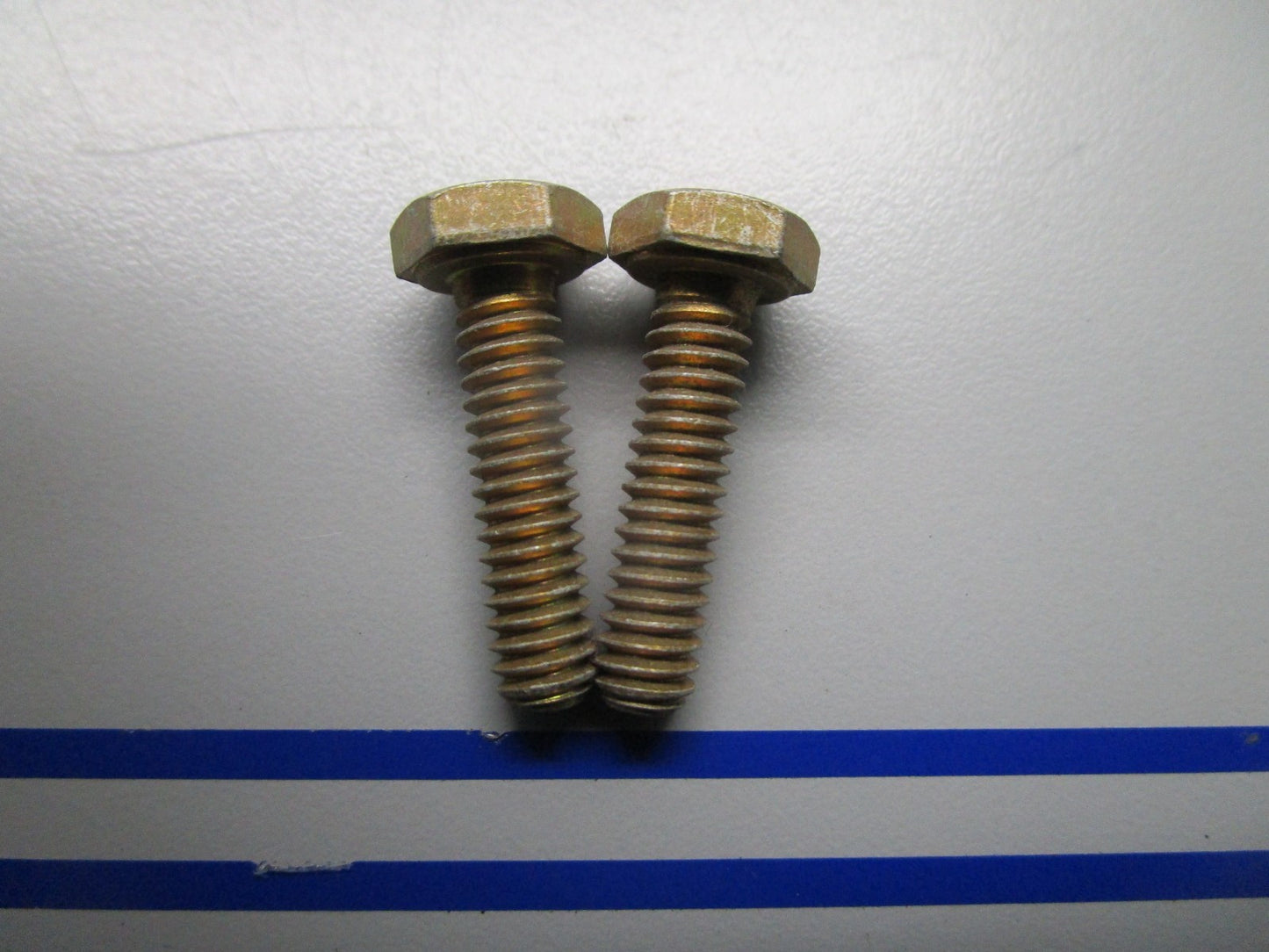 *NEW OEM* (LOT OF 2) 0720 OMC Johnson Evinrude Screw 302288 0302288