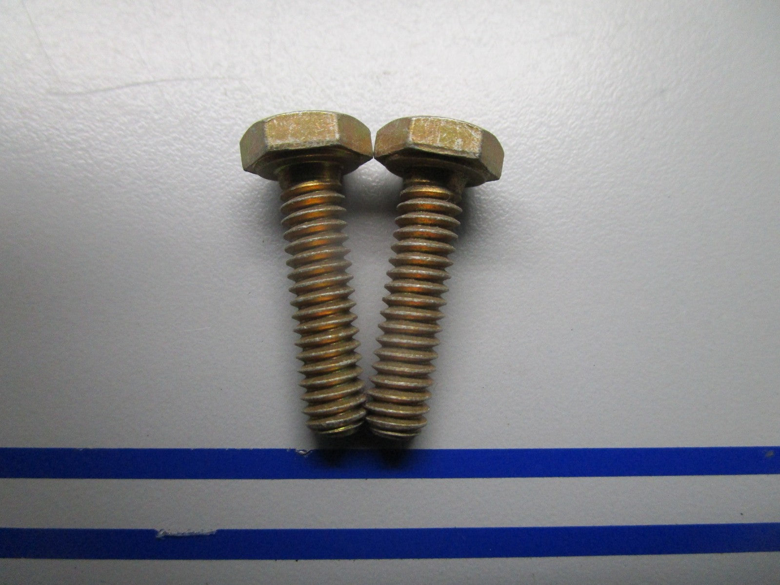 *NEW OEM* (LOT OF 2) 0720 OMC Johnson Evinrude Screw 302288 0302288