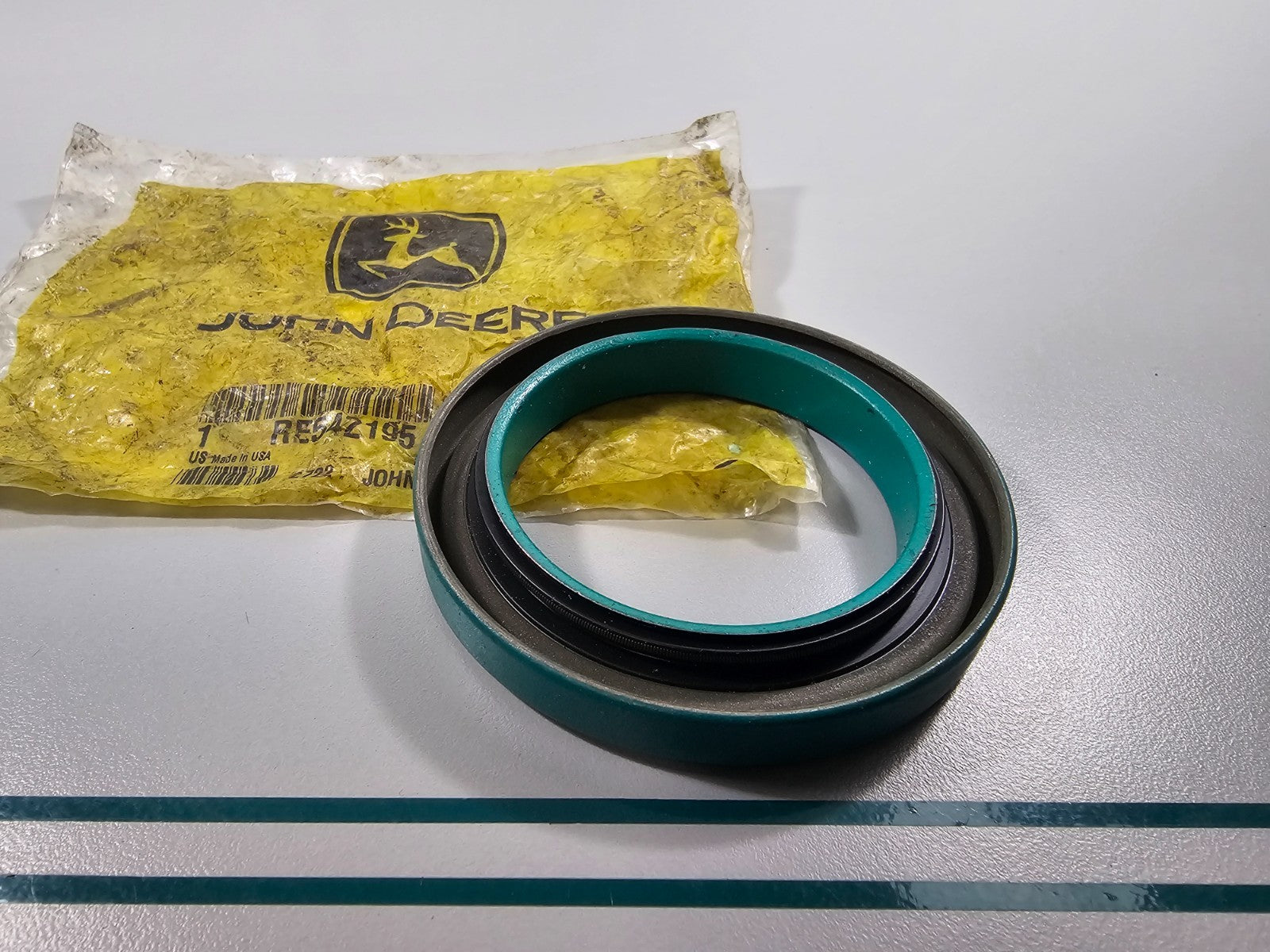 NEW OEM RE542195 John Deere Oil Seal 0810